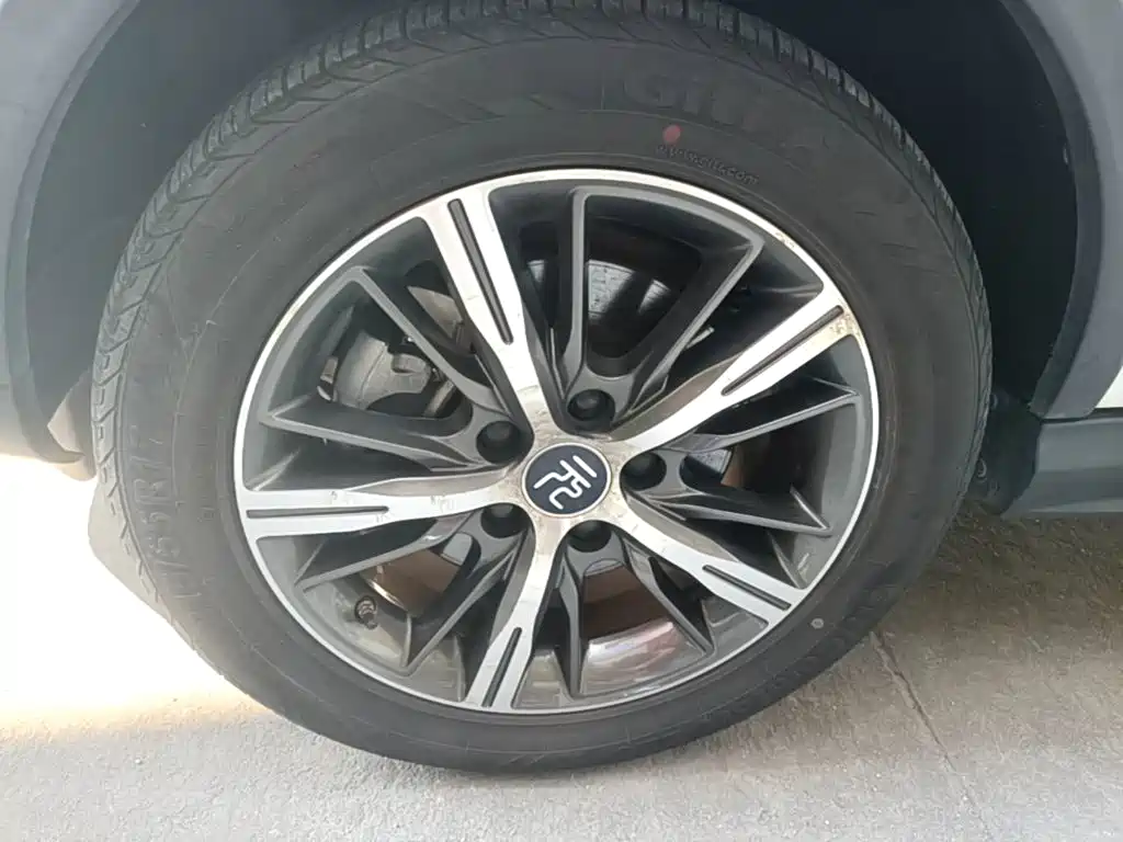 BYD Yuan EV — миниатюра 23