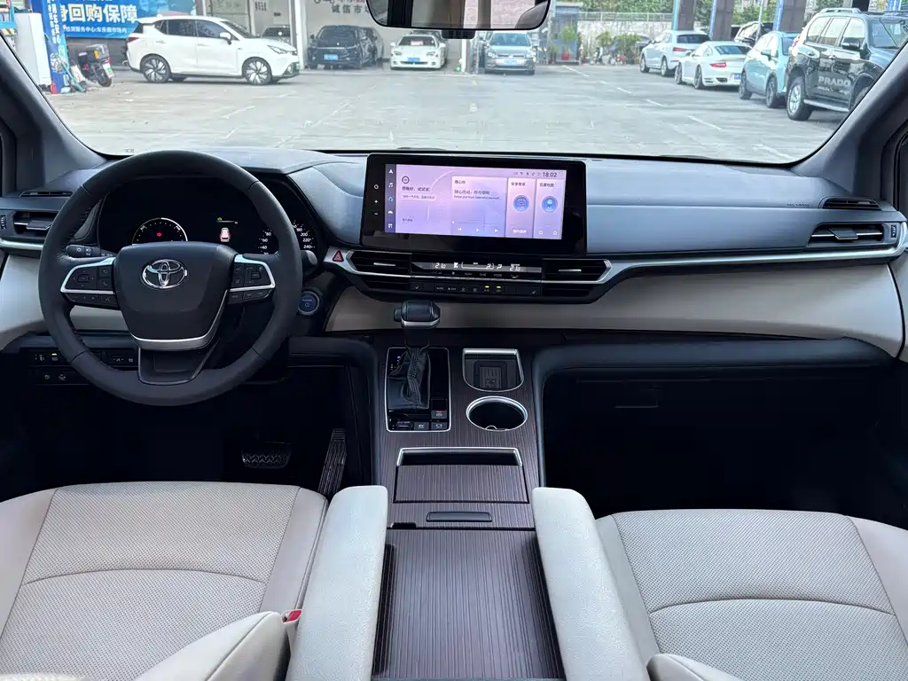 Toyota Granvia 2024 2.5L Luxury PLUS
