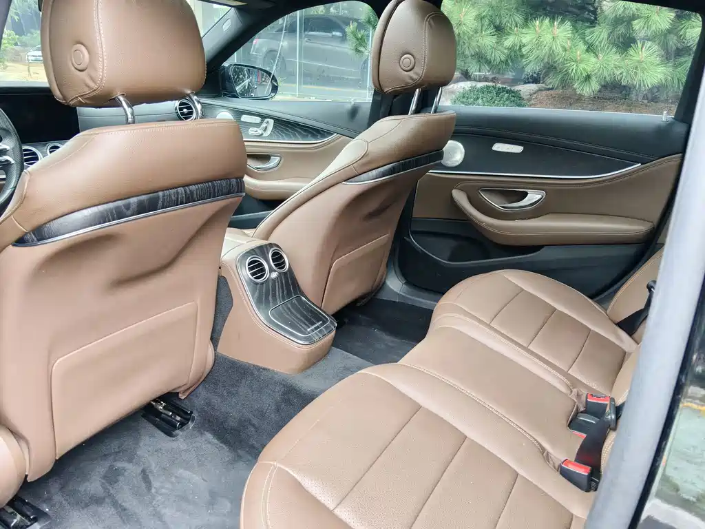 Mercedes-Benz E-Class — миниатюра 7