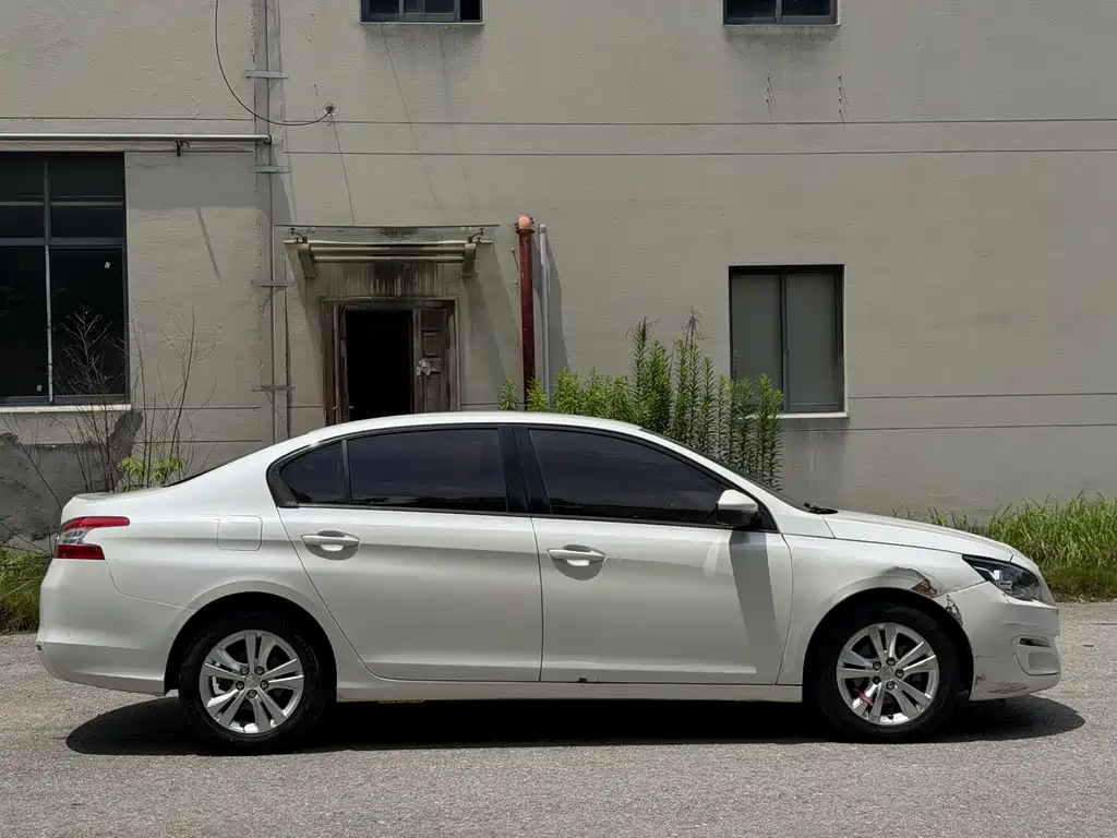 Peugeot 408 2014 1.8L AT Luxury