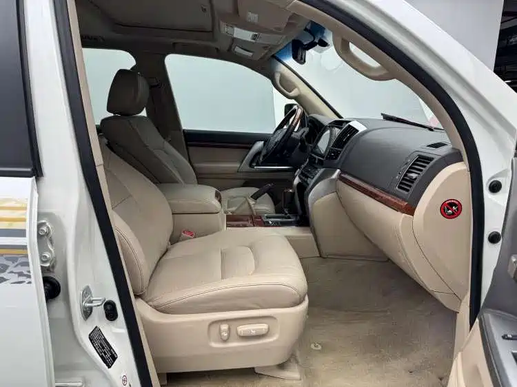 Toyota Land Cruiser — миниатюра 6
