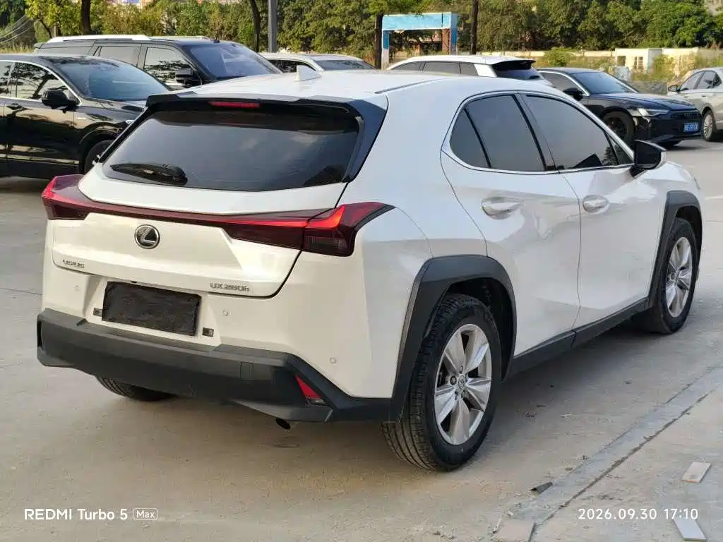 Lexus UX — миниатюра 9