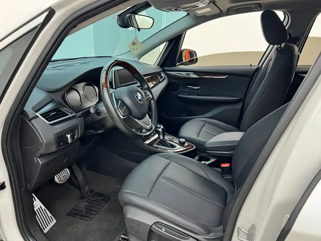 BMW 2 Series Active Tourer — миниатюра 10