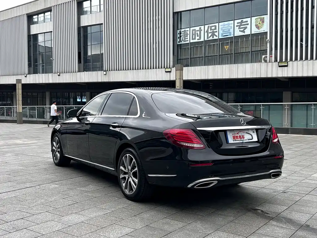 Mercedes-Benz E-Class — миниатюра 16