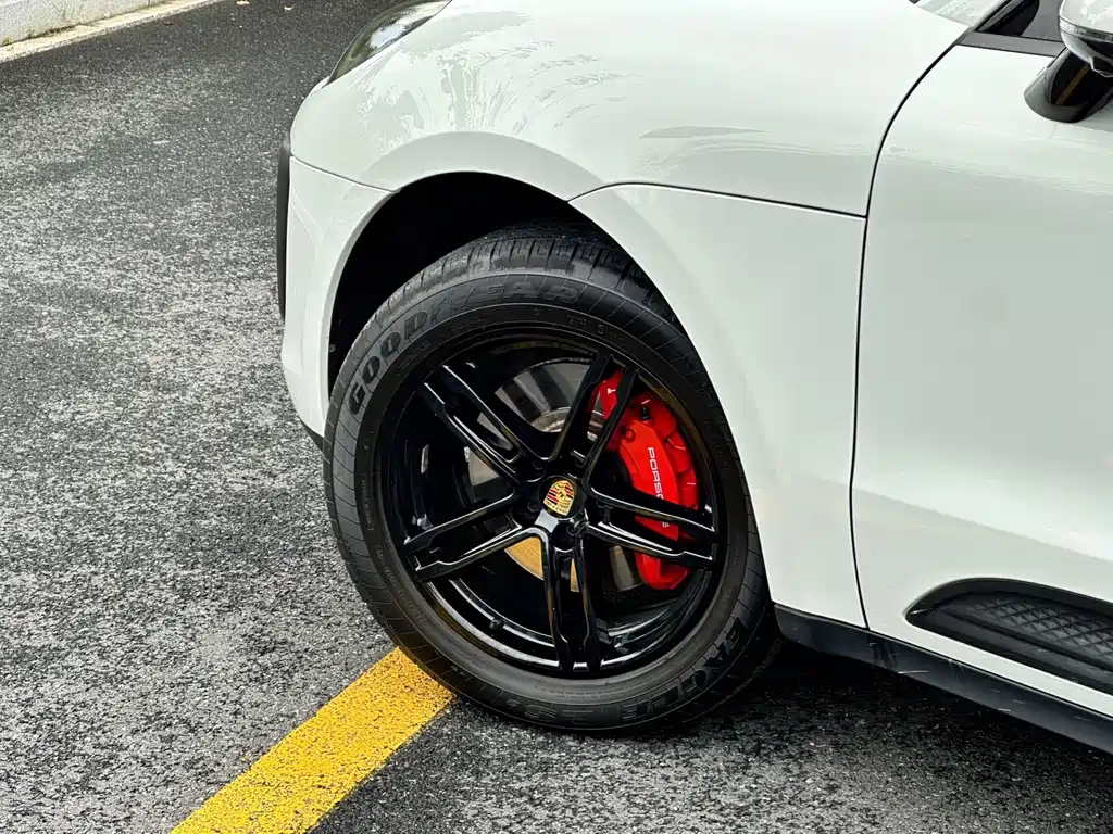 Porsche Macan — миниатюра 7