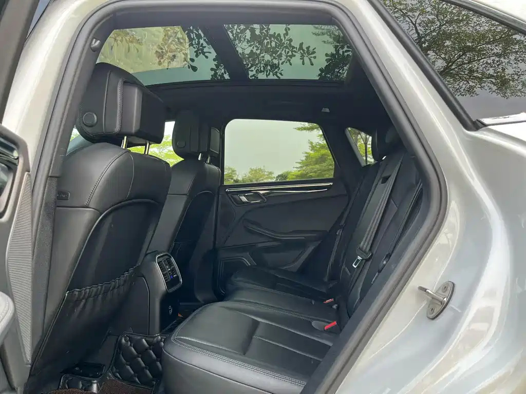 Porsche Macan — миниатюра 6