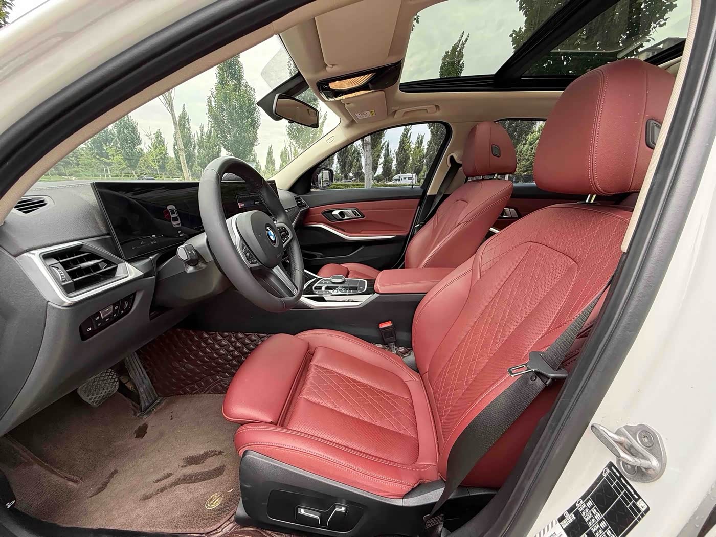 BMW 3 Series 2.0 л 2024 г. Белый, пробег 40000 км