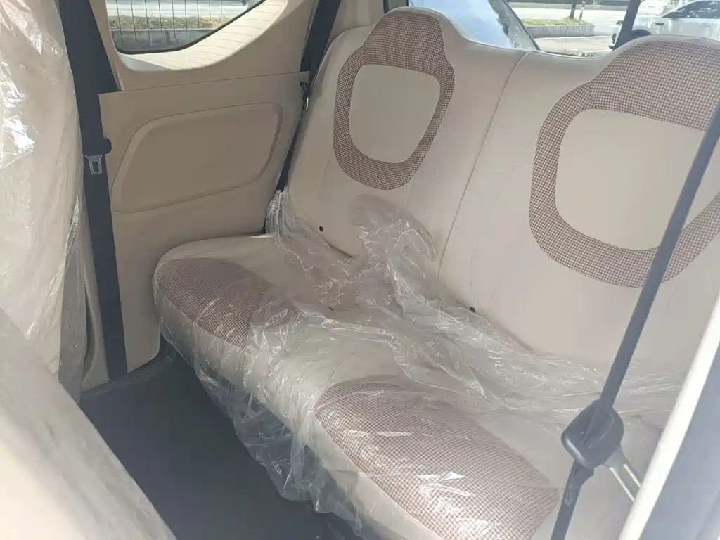 Wuling MINIEV — миниатюра 8