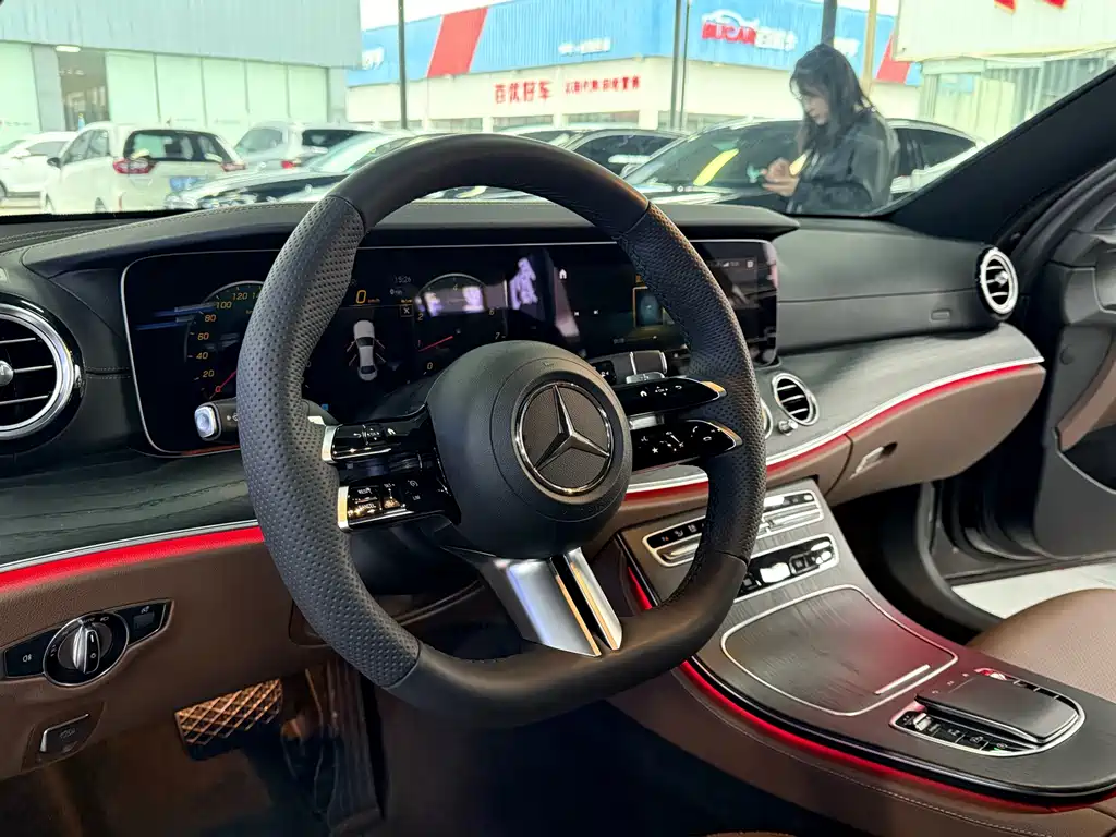 Mercedes-Benz E-Class — миниатюра 9