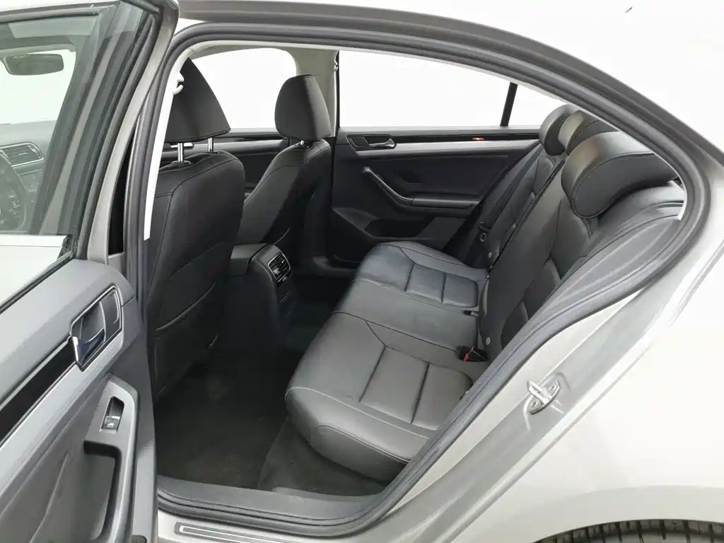 Volkswagen Sagitar — миниатюра 15