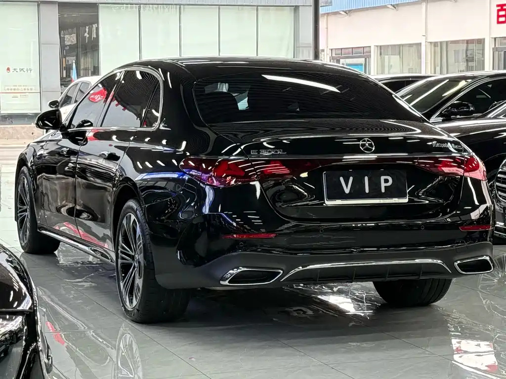 Mercedes-Benz E-Class — миниатюра 6