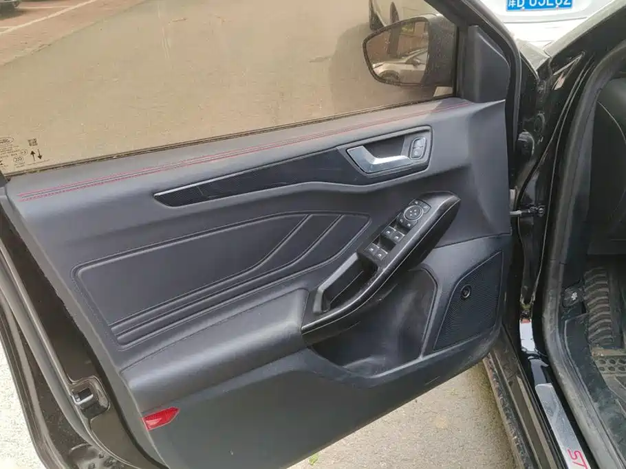 Ford Focus — миниатюра 7