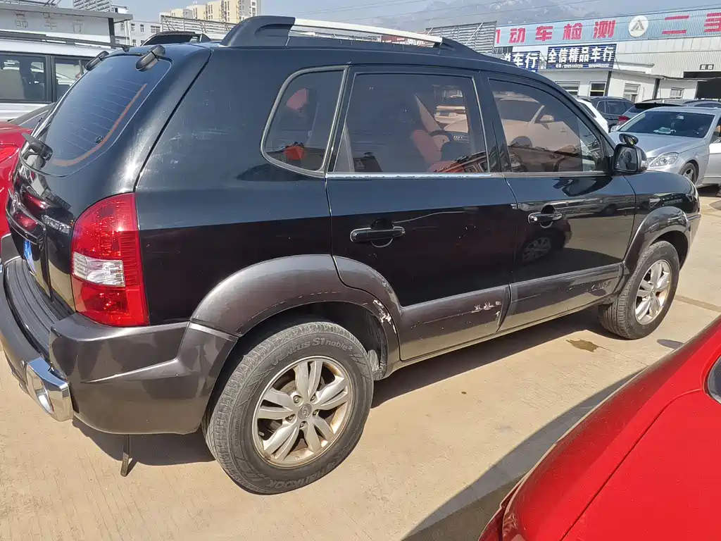 Hyundai Tucson 2009 2.0L MT Fashion