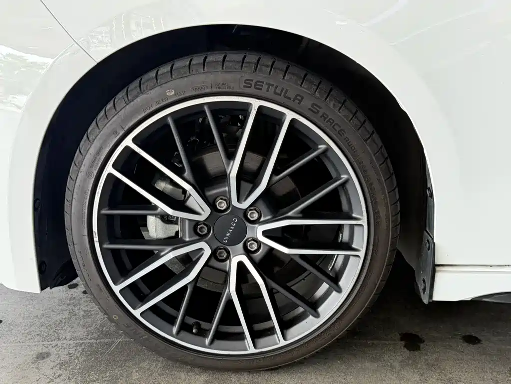 Lynk & Co 03 — миниатюра 8