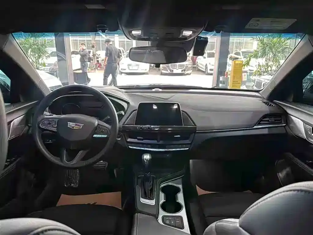 Cadillac CT4 2020 28T Fashion