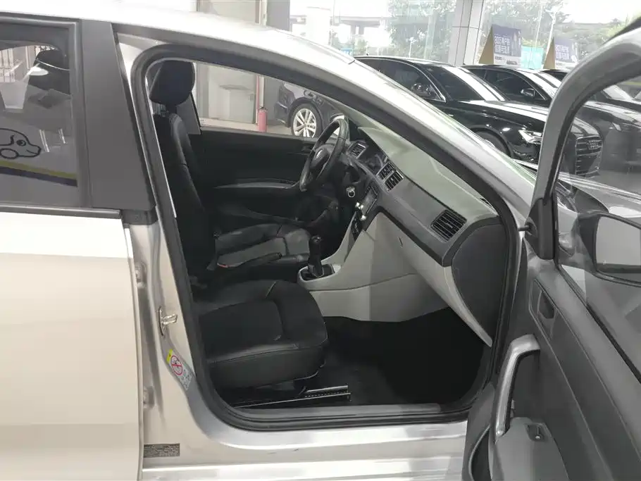 Skoda Rapid 2015 1.4L MT