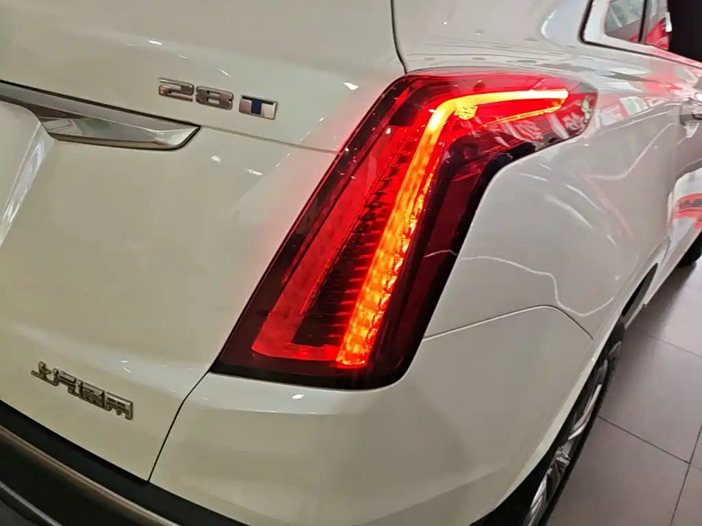 Cadillac XT5 — миниатюра 8