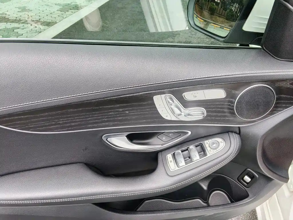 Mercedes-Benz C-Class — миниатюра 11