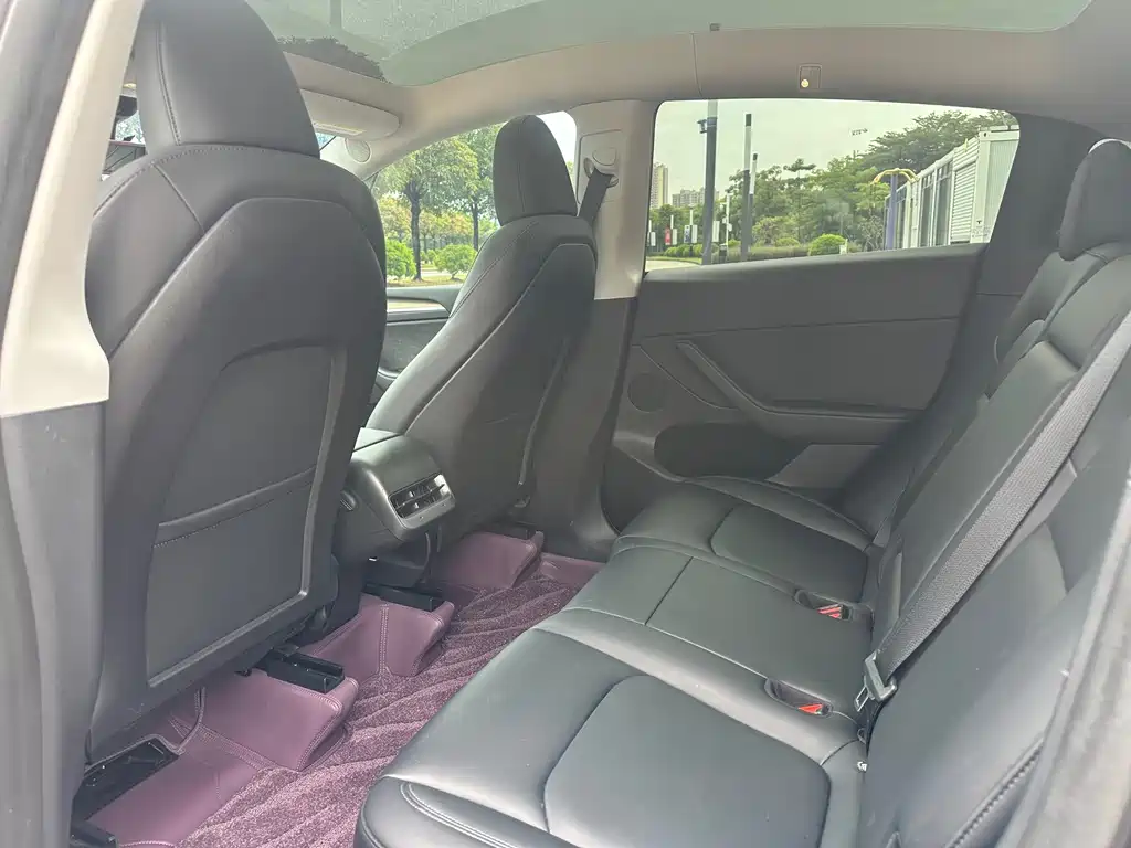 Tesla Model Y — миниатюра 11