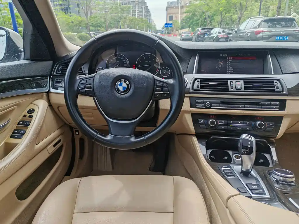 BMW 5 Series — миниатюра 6