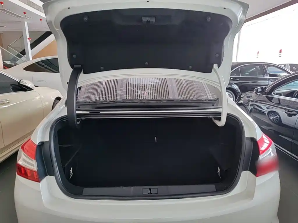 Peugeot 408 — миниатюра 19