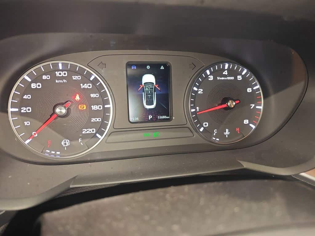 MG MG5 1.5 л 2022 г. Серебристо-серый, пробег 33700 км