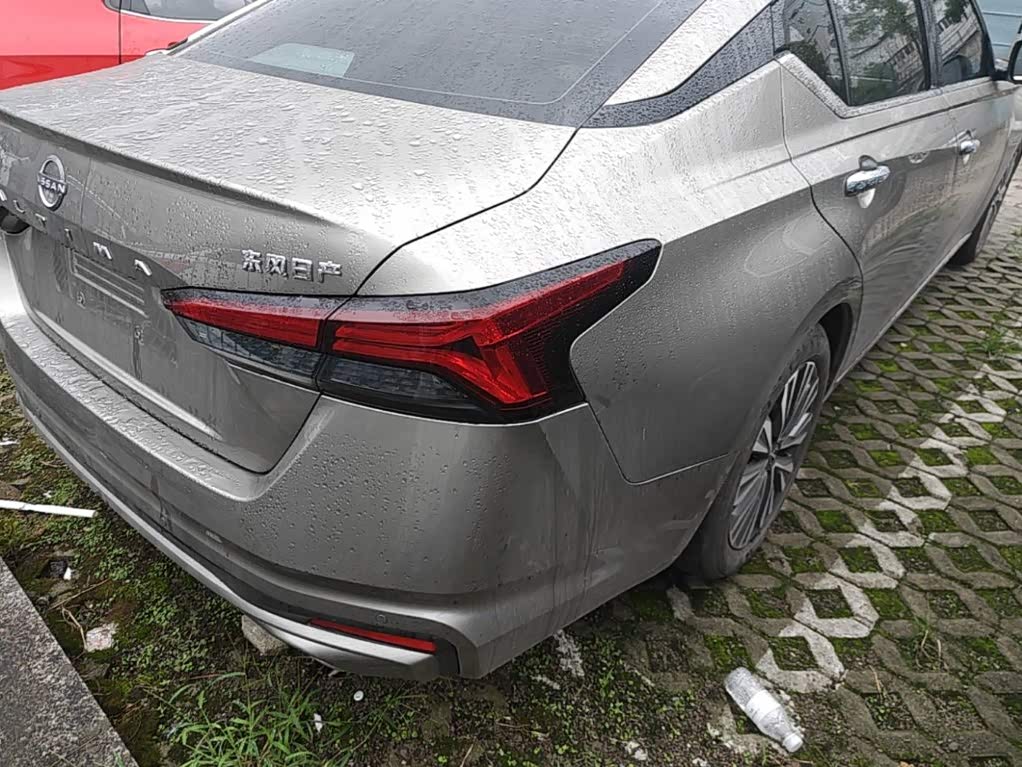 Nissan Teana 2.0 л 2025 г. Серебристо-серый, пробег 12500 км