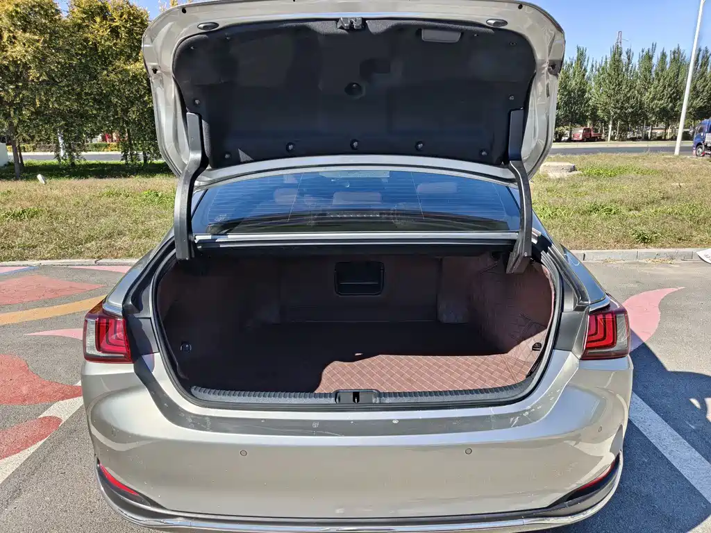 Lexus ES — миниатюра 8