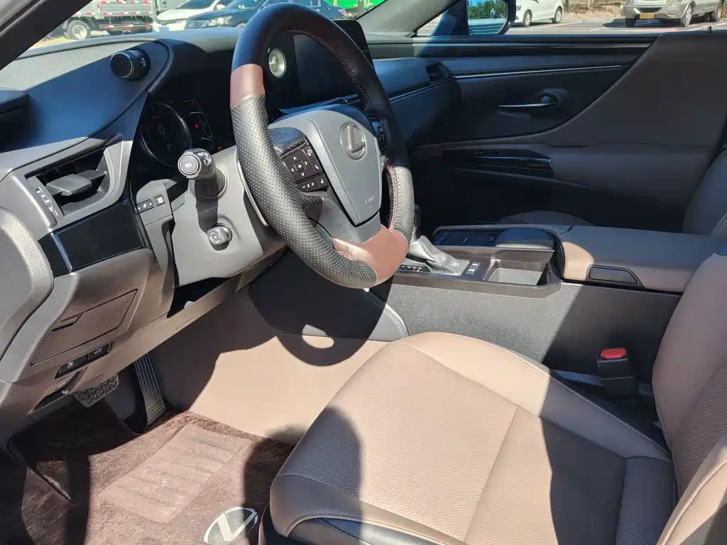 Lexus ES — миниатюра 10