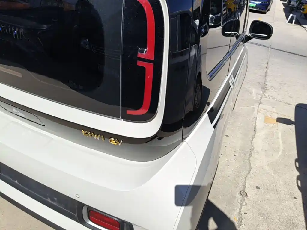Baojun KiWi EV — миниатюра 8