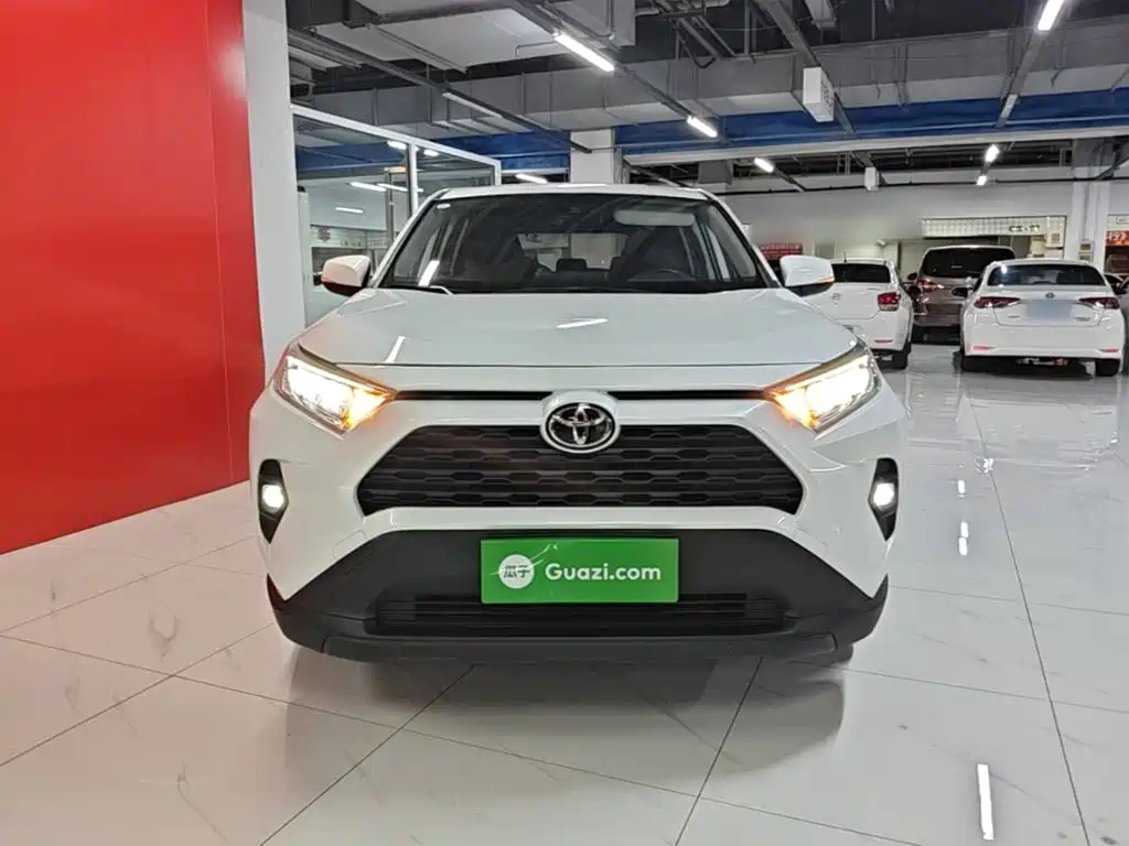 Toyota RAV4 — миниатюра 3