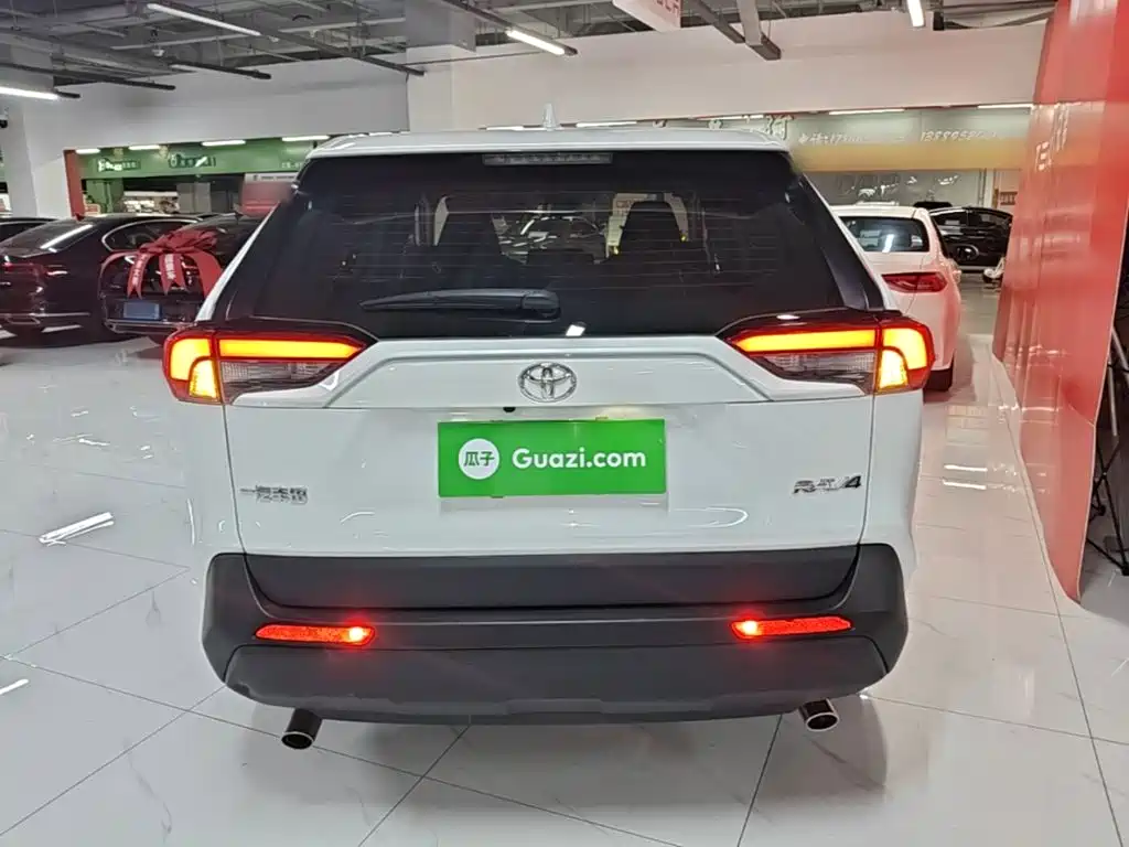 Toyota RAV4 — миниатюра 6
