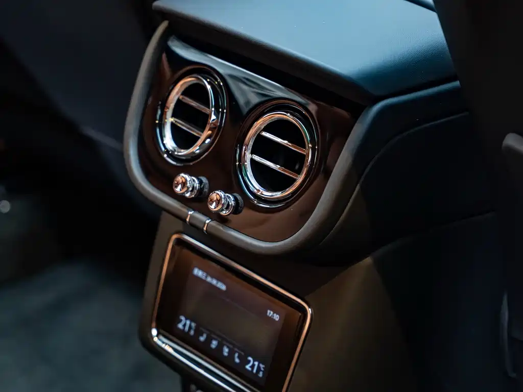 Bentley Bentayga — миниатюра 13