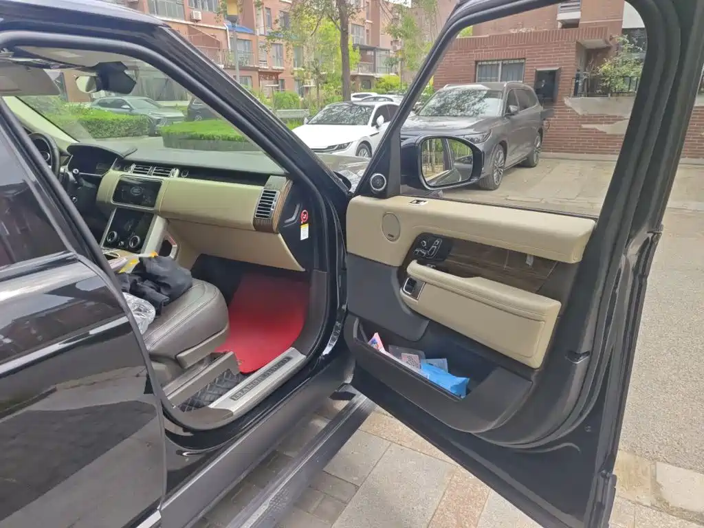 Land Rover Range Rover — миниатюра 18