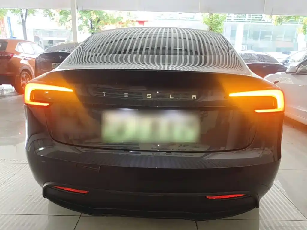 Tesla Model 3 — миниатюра 6