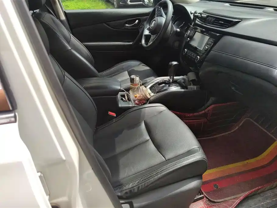 Nissan X-Trail 2017 2.0L CVT мест Comfort 2WD