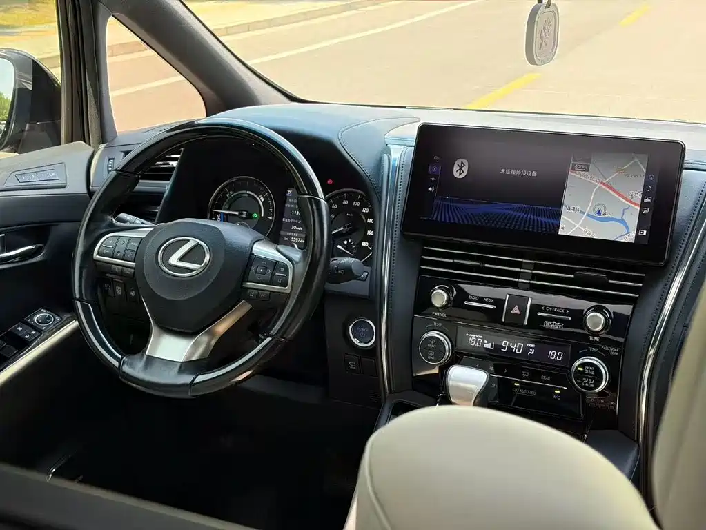 Lexus LM 2020 300h мест