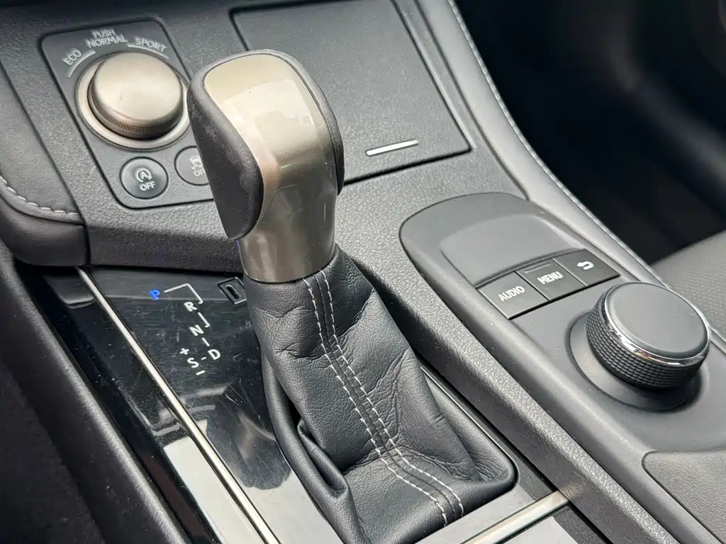 Lexus ES 2015 200 Comfort