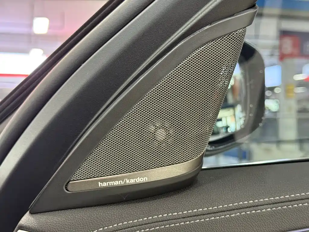 BMW 5 Series — миниатюра 16