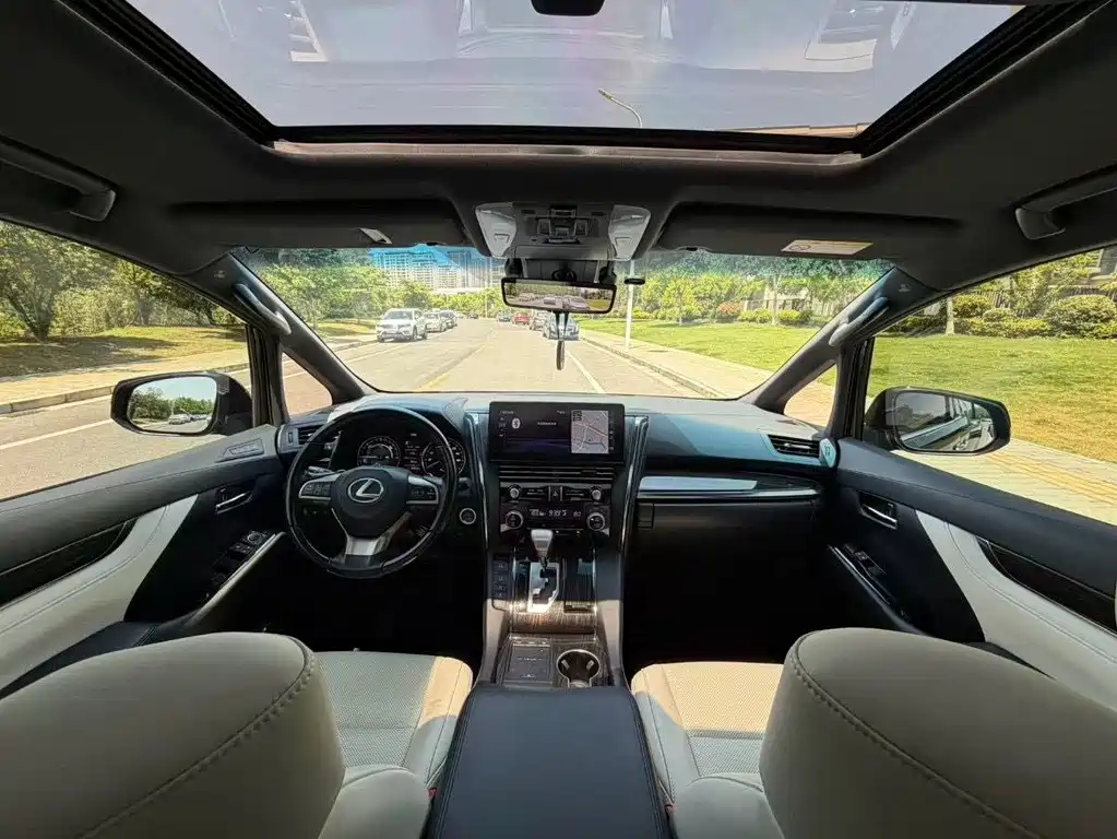 Lexus LM 2020 300h мест