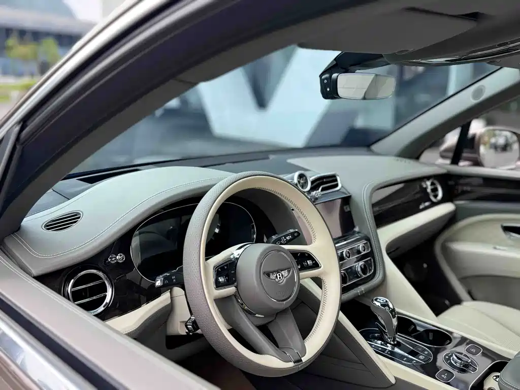 Bentley Bentayga — миниатюра 10