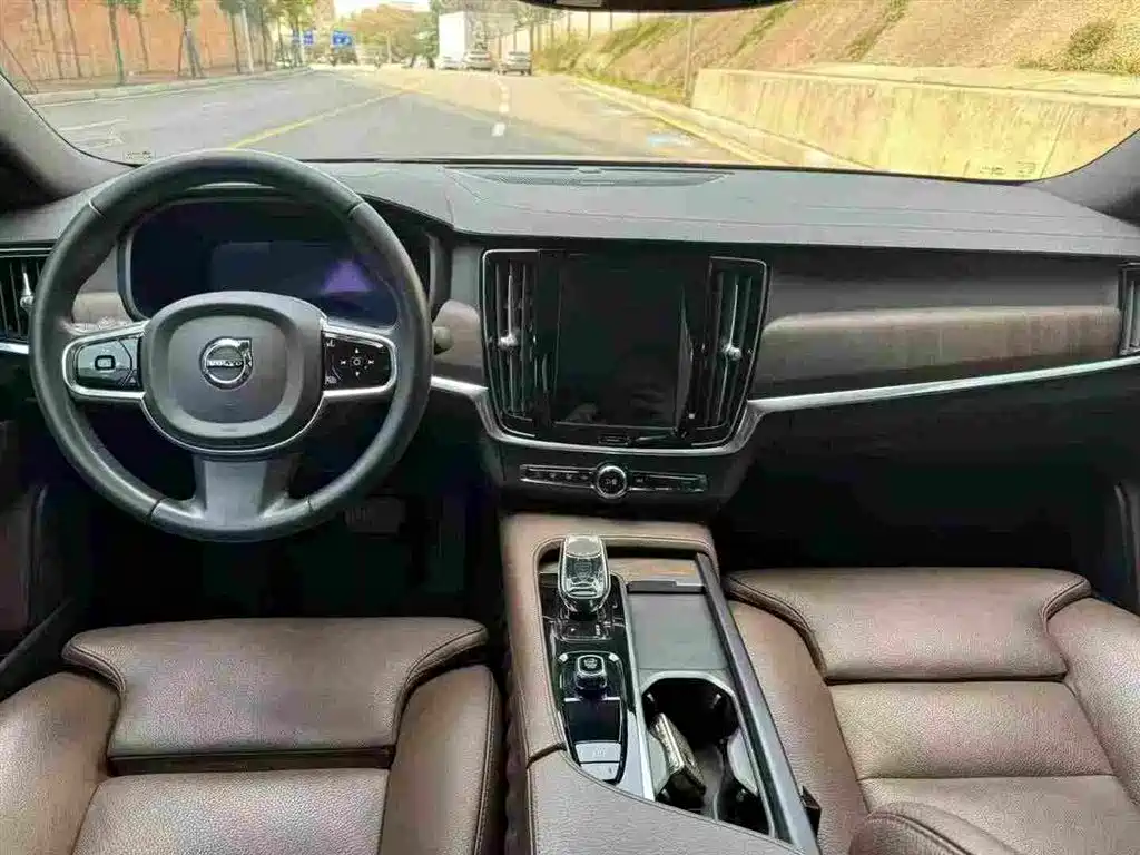 Volvo S90 — миниатюра 5