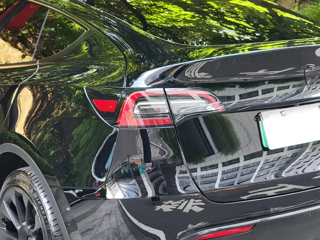 Tesla Model Y — миниатюра 19