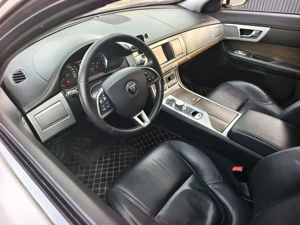 Jaguar XF — миниатюра 8