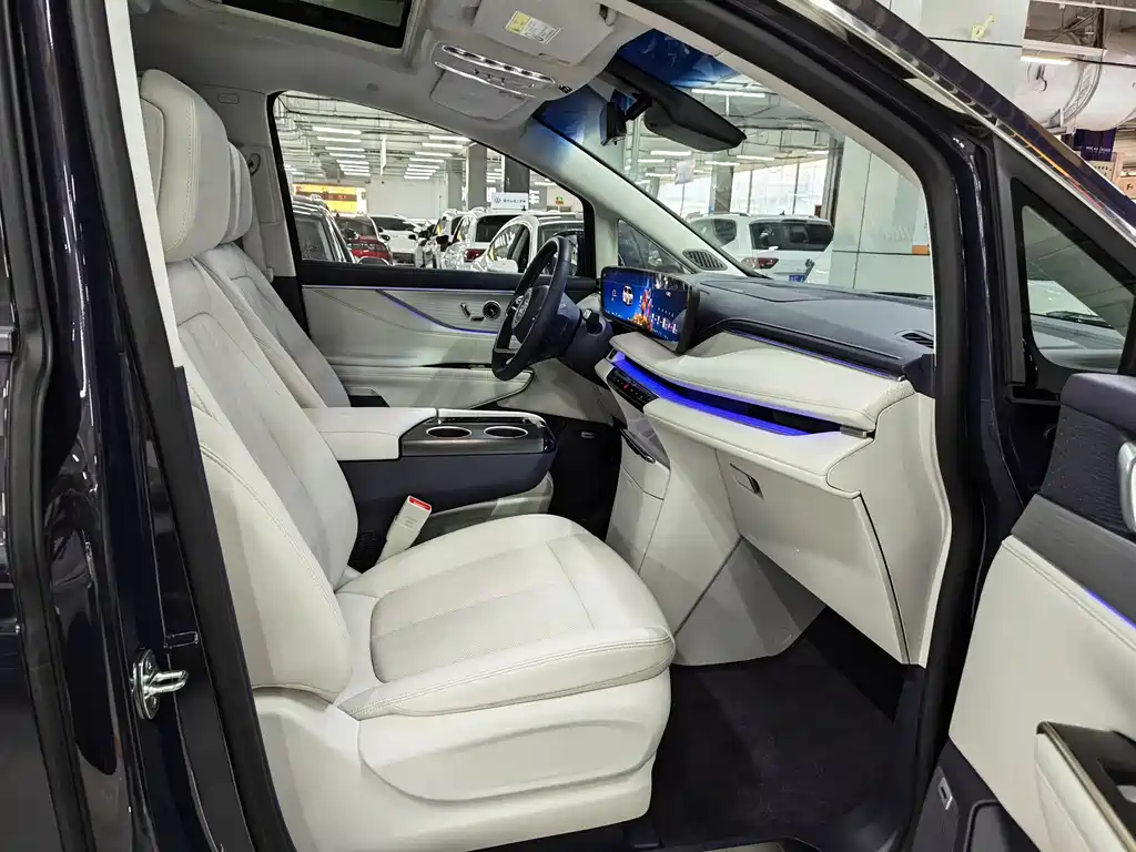 Buick GL8 Hybrid — миниатюра 11