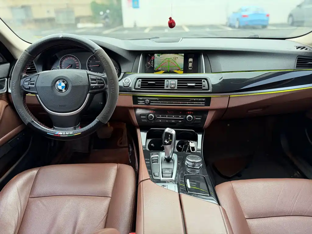 BMW 5 Series — миниатюра 8