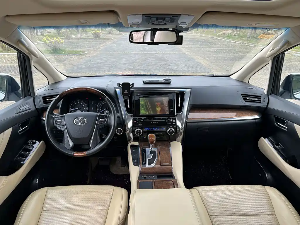 Toyota Alphard 2015 3.5L Luxury