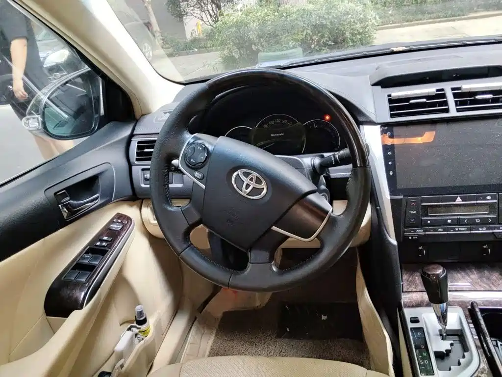 Toyota Camry — миниатюра 3