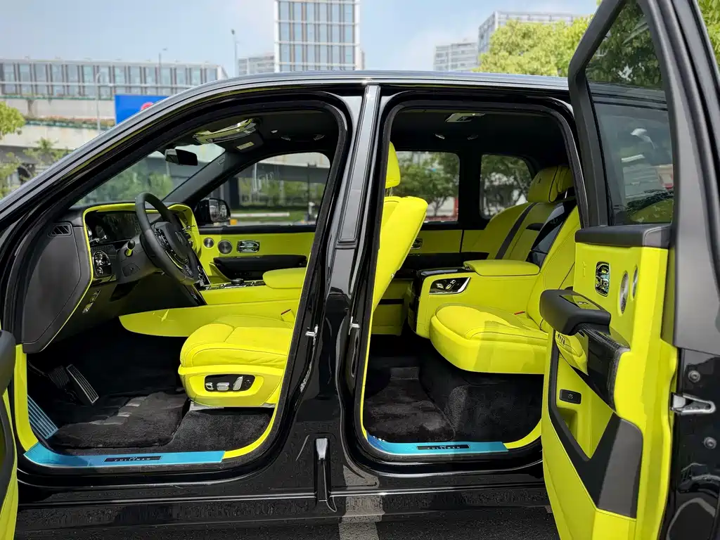 Rolls-Royce Cullinan — миниатюра 20