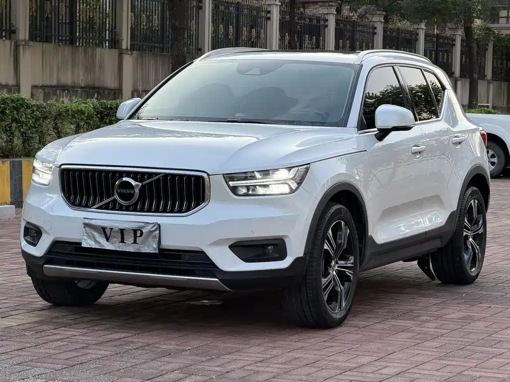 Купить Volvo XC40